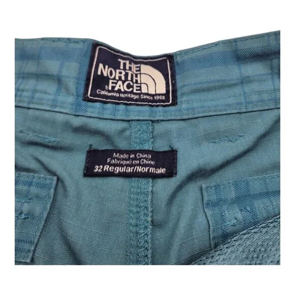 The North Face Mens Size 32R Blue Plaid Flat Front Cargo Shorts